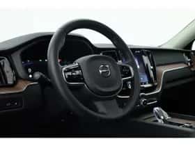 Volvo XC60 (2023) thumbnail 7