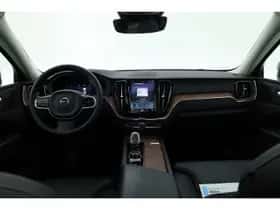 Volvo XC60 (2023) thumbnail 8