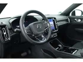 Volvo XC40 (2023) thumbnail 5