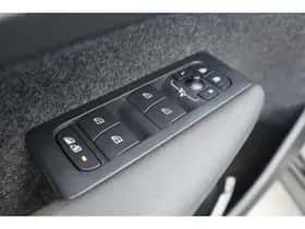 Volvo XC40 (2023) thumbnail 9