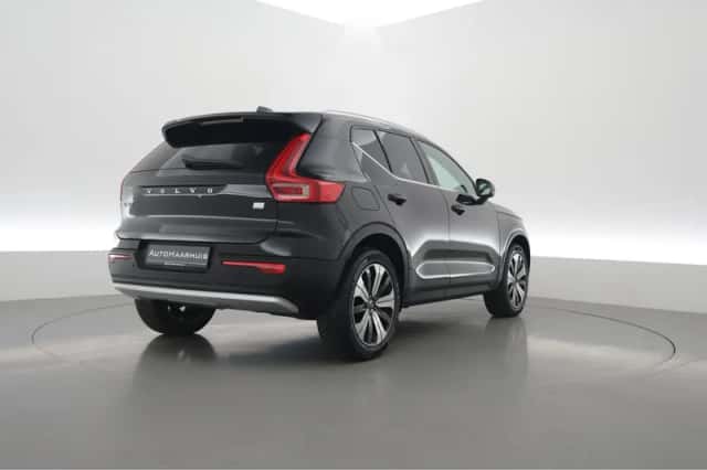 Volvo XC40 (2023) thumbnail 2