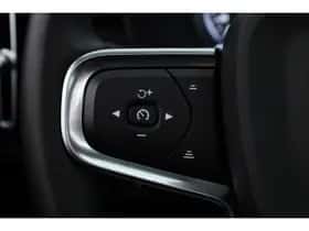 Volvo XC40 (2023) thumbnail 11