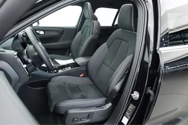 Volvo XC40 (2023) thumbnail 3