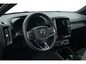 Volvo XC40 (2023) thumbnail 7