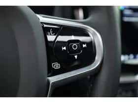 Volvo XC60 (2023) thumbnail 15