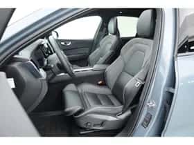 Volvo XC60 (2023) thumbnail 3