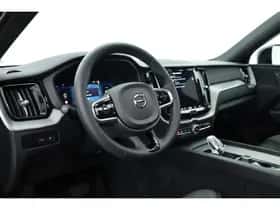 Volvo XC60 (2023) thumbnail 5