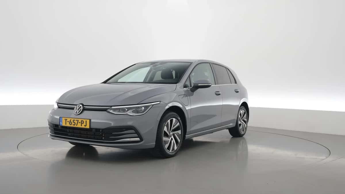 Volkswagen Golf (2020) — foto 1