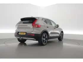 Volvo XC40 (2022) thumbnail 2