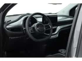 Fiat 500 (2023) thumbnail 4
