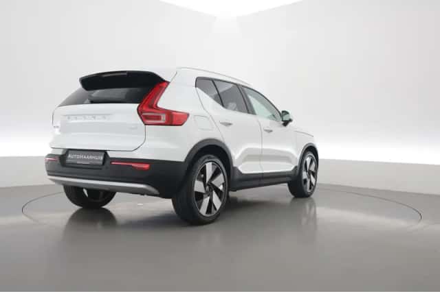 Volvo XC40 (2022) thumbnail 2