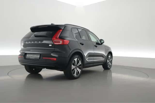 Volvo XC40 (2023) thumbnail 2