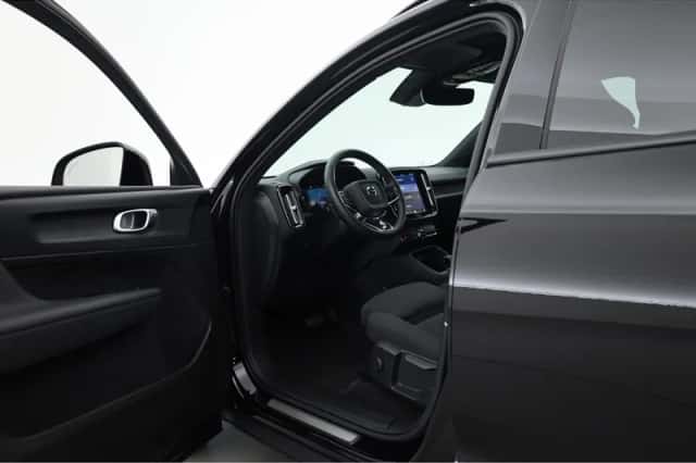 Volvo XC40 (2023) thumbnail 5