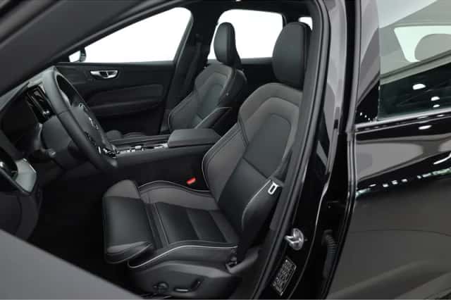 Volvo XC60 (2025) thumbnail 3