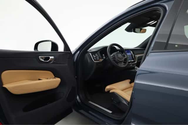 Volvo XC60 (2023) thumbnail 5