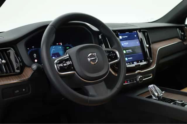 Volvo XC60 (2023) thumbnail 6