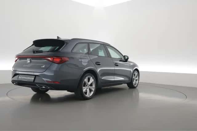 SEAT Leon (2023) thumbnail 2