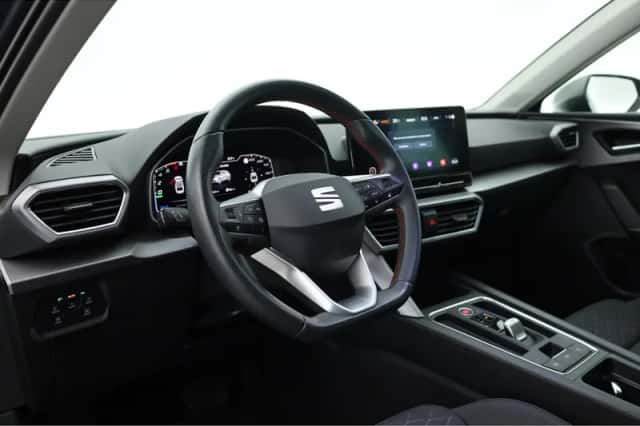 SEAT Leon (2023) thumbnail 5