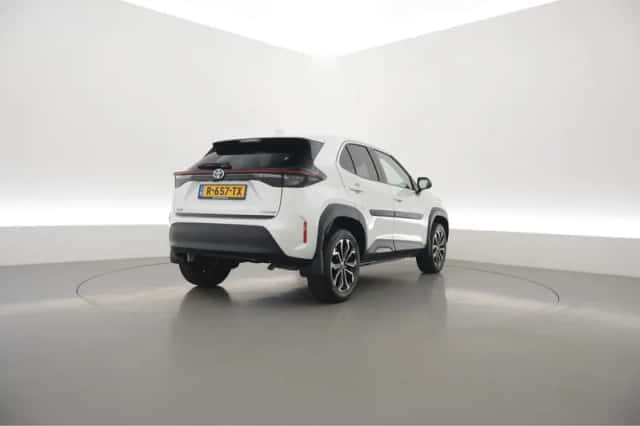 Toyota Yaris Cross (2022) thumbnail 2