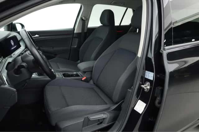 Volkswagen Golf (2021) thumbnail 3