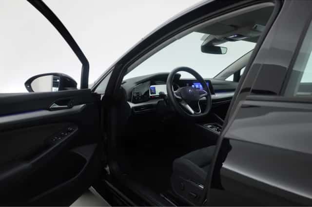 Volkswagen Golf (2024) thumbnail 5