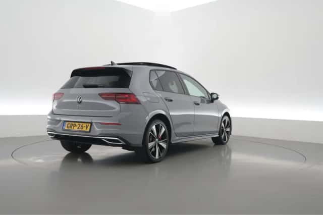 Volkswagen Golf (2023) thumbnail 2