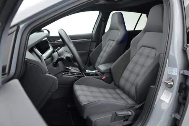 Volkswagen Golf (2023) thumbnail 3