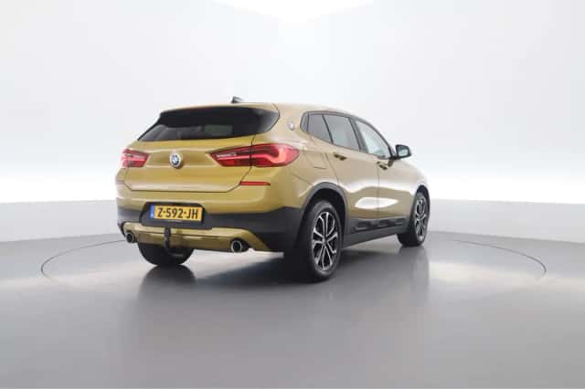 BMW X2 (2018) thumbnail 2
