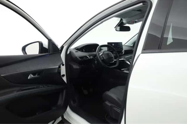 Peugeot 3008 (2021) thumbnail 5