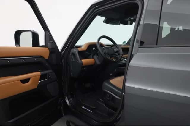Land Rover Defender (2022) thumbnail 5