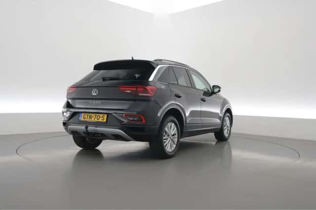 Volkswagen T-Roc (2024) thumbnail 2