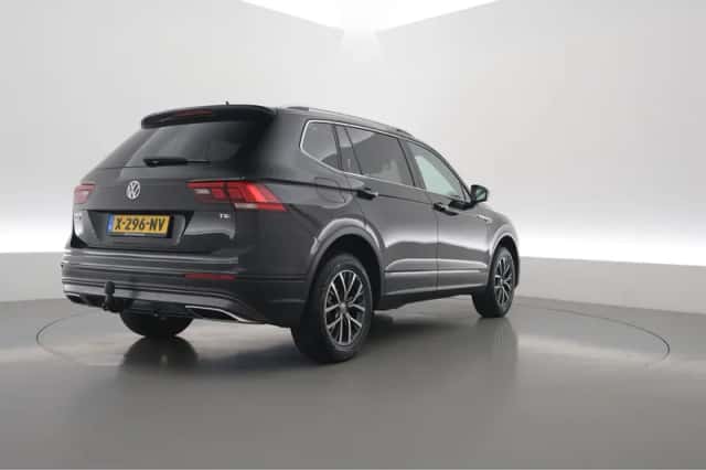 Volkswagen Tiguan (2019) thumbnail 2