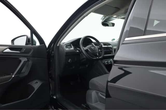 Volkswagen Tiguan (2019) thumbnail 5