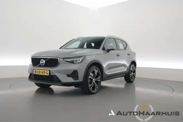 Volvo XC40 (2024) thumbnail 1