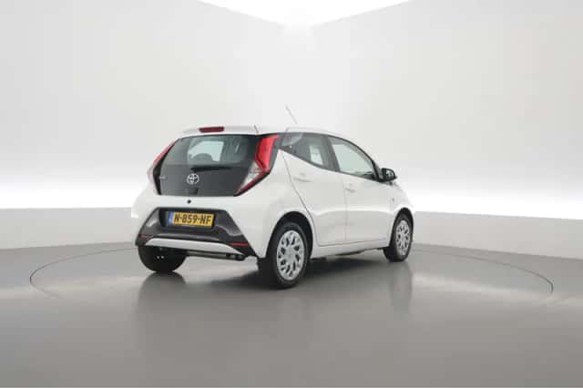 Toyota Aygo (2021) thumbnail 2