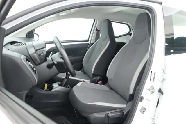 Toyota Aygo (2021) thumbnail 3