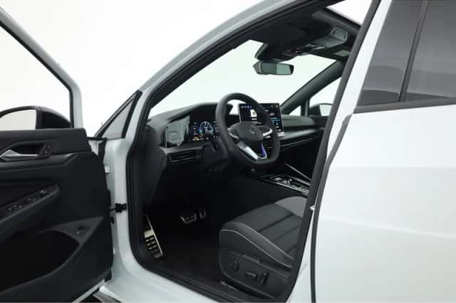 Volkswagen Golf (2025) thumbnail 5
