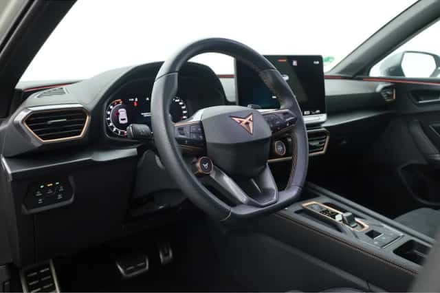 CUPRA Leon (2024) thumbnail 5