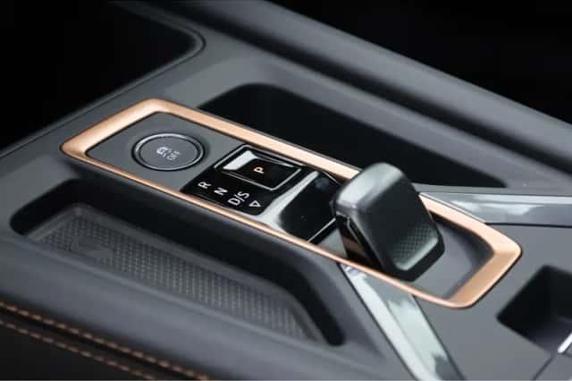 CUPRA Leon (2024) thumbnail 6