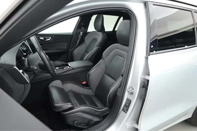 Volvo V60 (2022) thumbnail 3