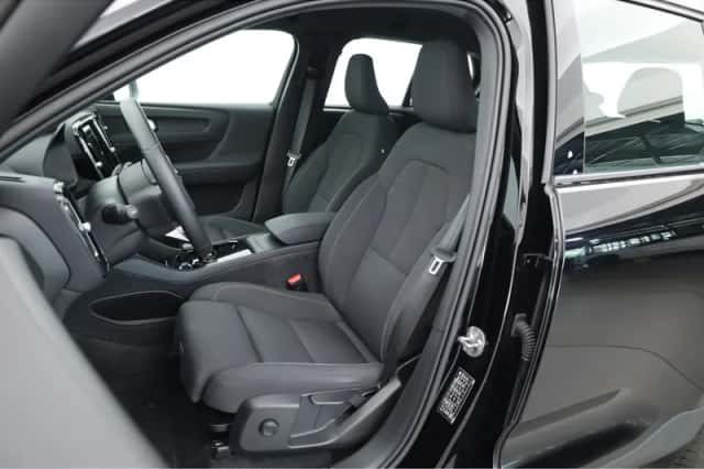 Volvo XC40 (2023) thumbnail 3