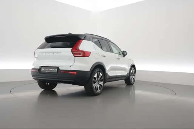Volvo XC40 (2022) thumbnail 2