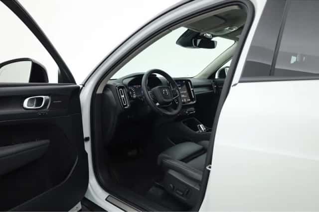 Volvo XC40 (2022) thumbnail 5