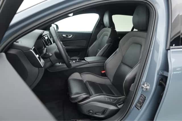 Volvo V60 (2022) thumbnail 3