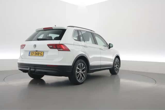 Volkswagen Tiguan (2016) thumbnail 2