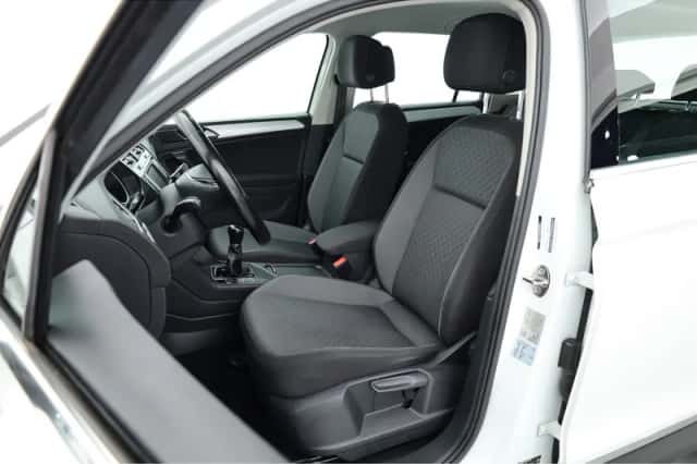 Volkswagen Tiguan (2016) thumbnail 3