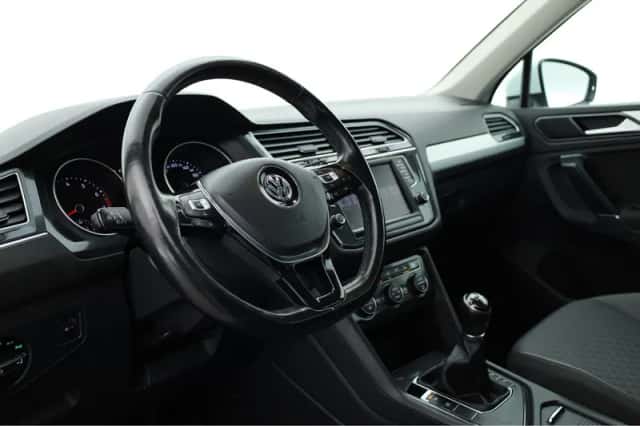 Volkswagen Tiguan (2016) thumbnail 6