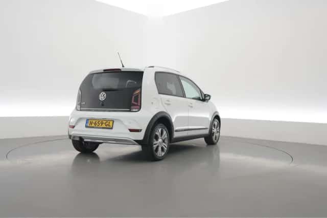 Volkswagen Up! (2019) thumbnail 2