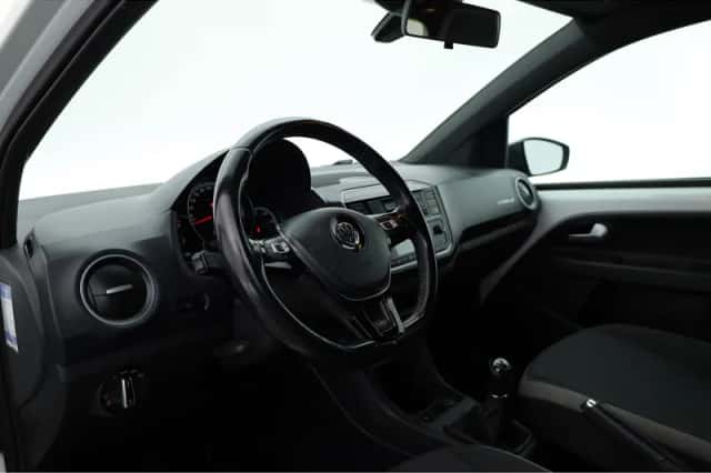 Volkswagen Up! (2019) thumbnail 6