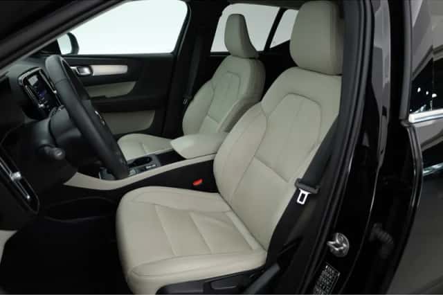 Volvo XC40 (2022) thumbnail 3